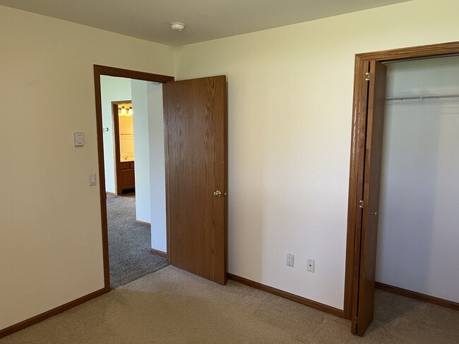 Building Photo - 1105 Heritage Ct