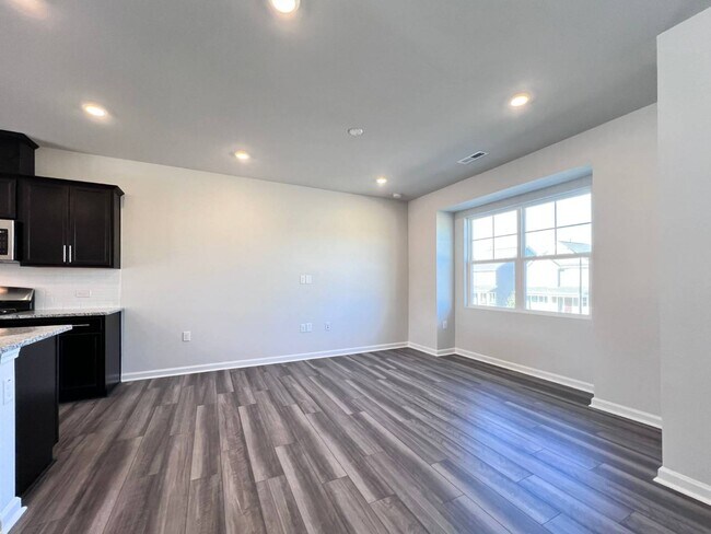 Building Photo - 1988 Rosedale Rdg Ave