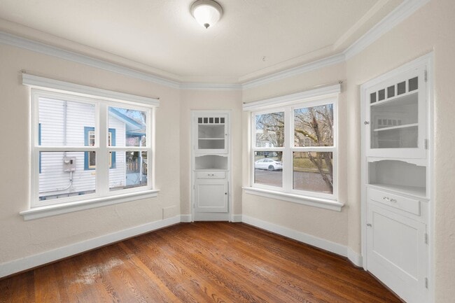 Building Photo - 2 bedroom 1 bath with full basement in Sellwood!