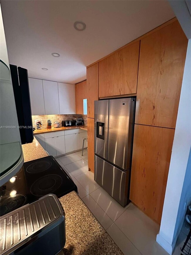 Building Photo - 3401 N Country Club Dr