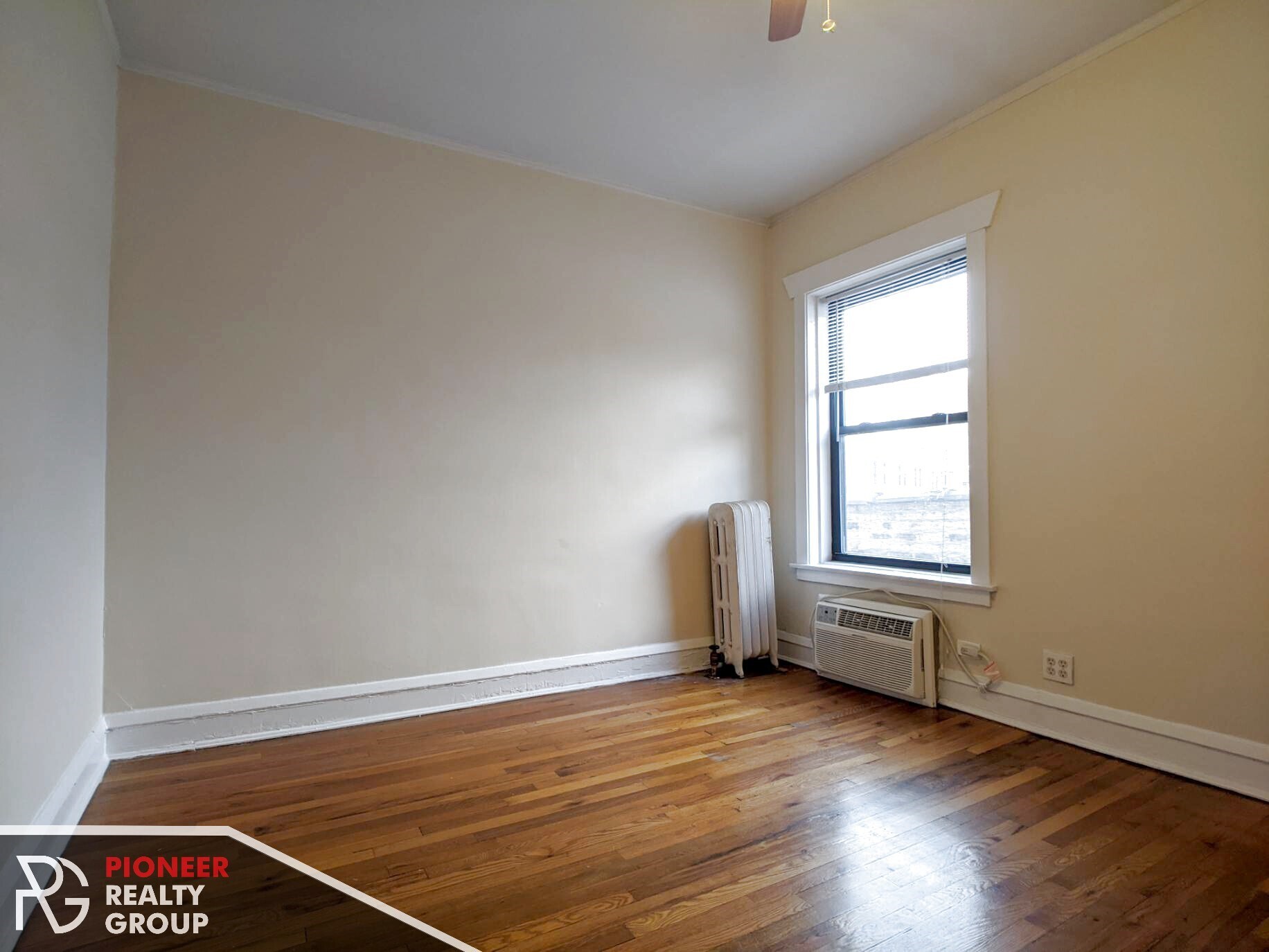 Building Photo - 736 W Addison St