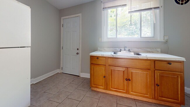 Building Photo - Big Two Bedroom House Near Germantown For ...
