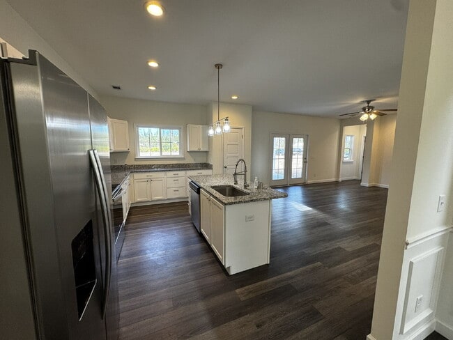 Building Photo - House for Rent