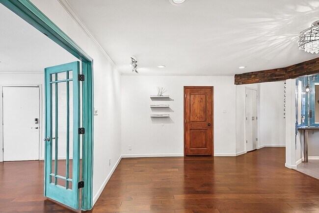 Building Photo - 102 Ruelle