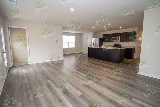 Building Photo - Modern 4 Bedroom Home ~ Minutes to Fort Jackson ~ Available June 2026!
