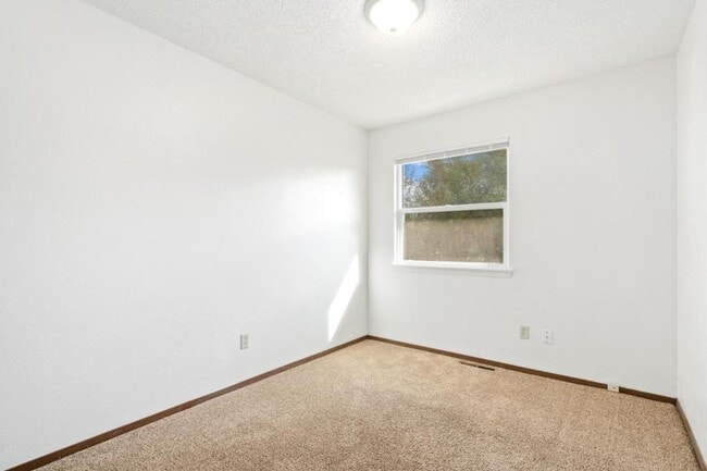 Building Photo - 906 Hersinger Pl