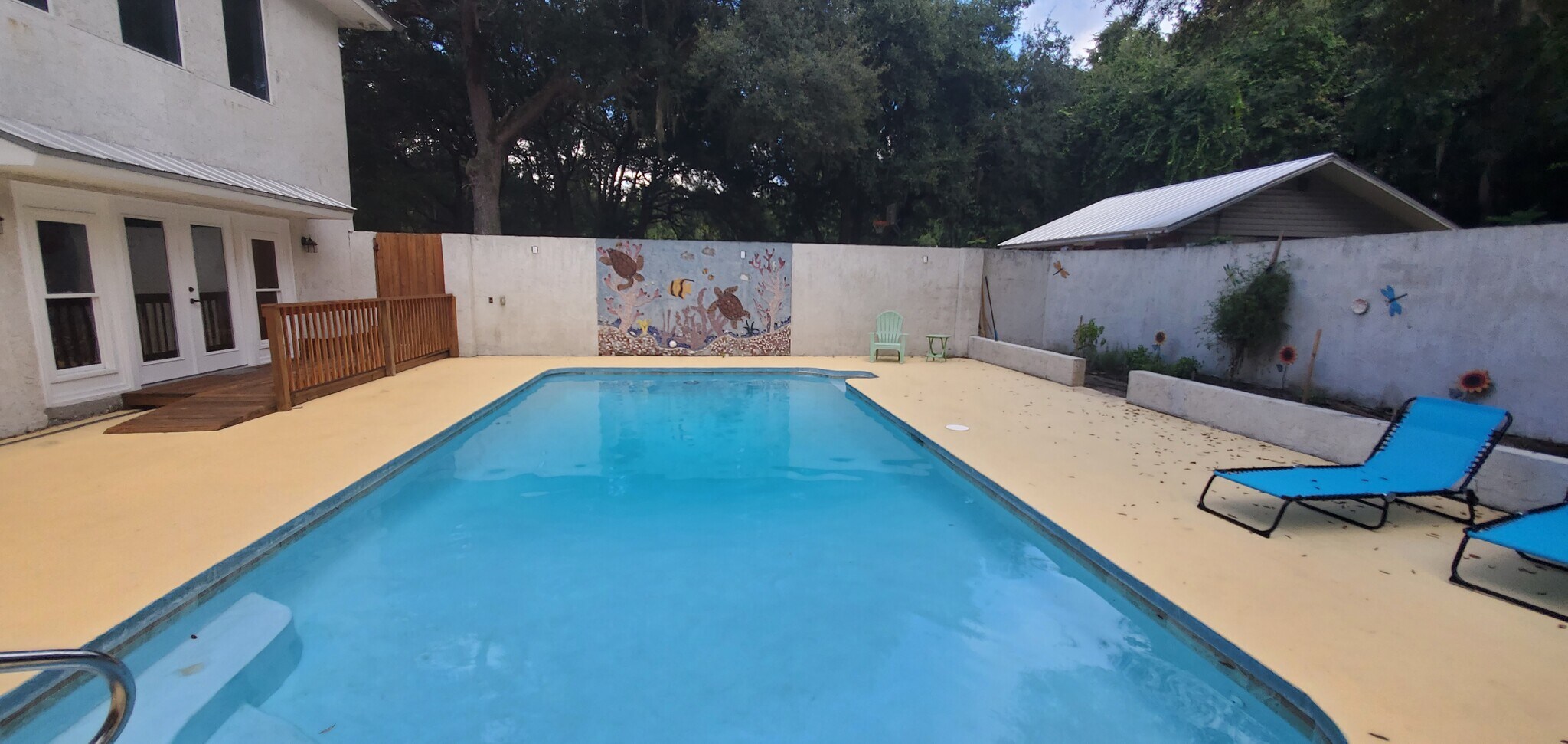 large 9ft deep pool - 6542 Sherry Ln