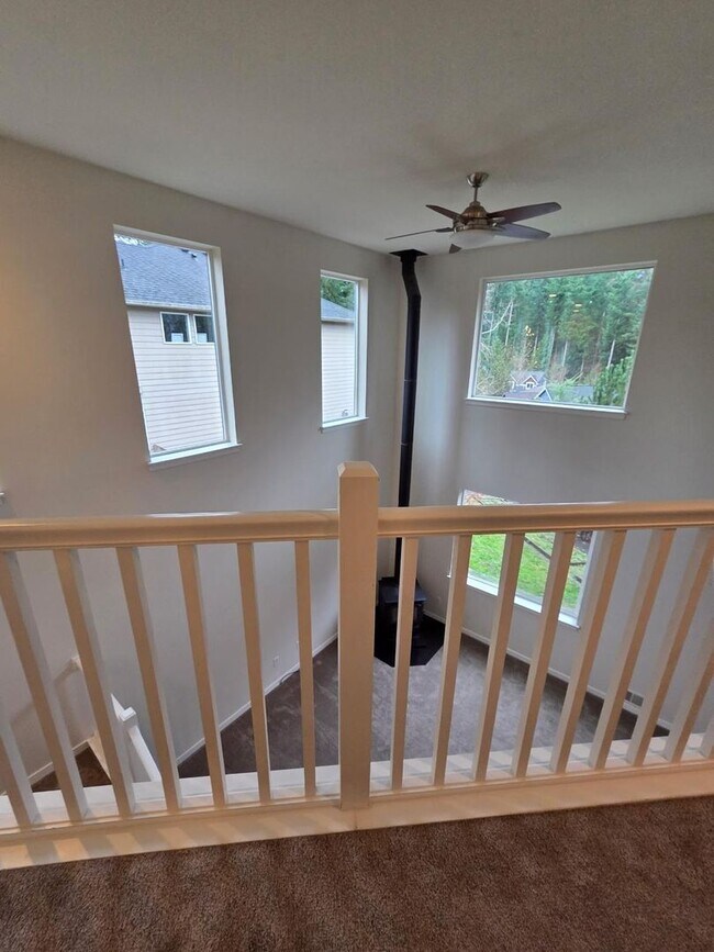 Building Photo - Beautiful 3-Bed Home with Private Yard and Modern Upgrades