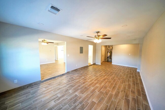 Building Photo - Beautifully Renovated 3-Bed, 2-Bath Home i...