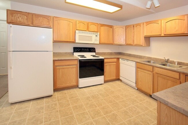 Building Photo - FEELS LIKE HOME! 2BD CONDO with MOUNTAIN VIEWS - Security Deposit Waiver Available