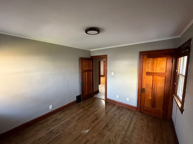 Building Photo - 936-938 S. 75th St. Duplex