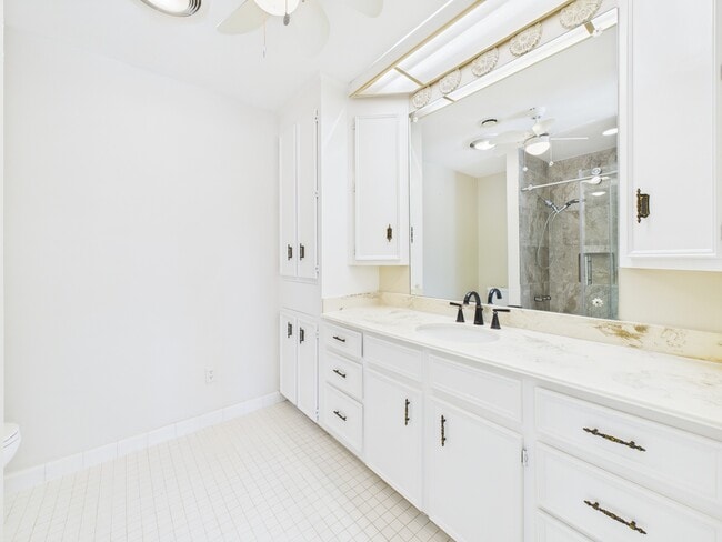 Building Photo - 7608 Del Monte Dr