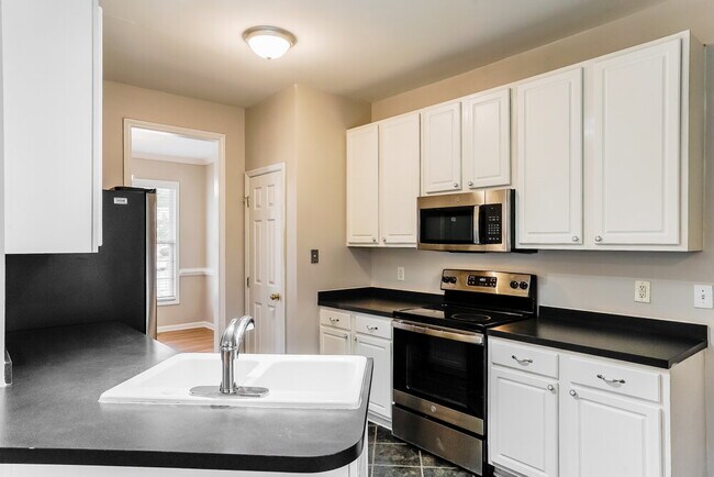 Building Photo - 512 Waterford Dr