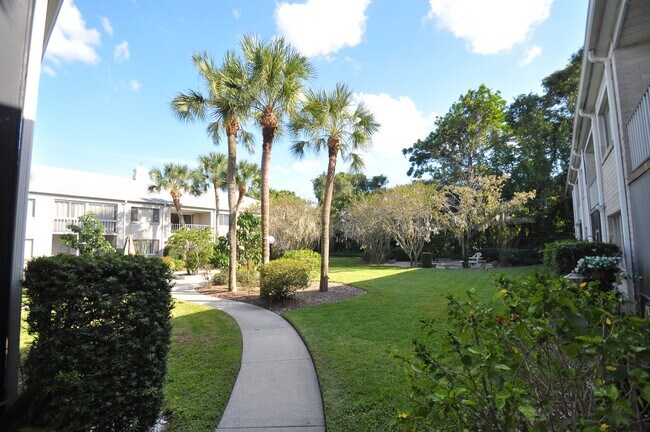 Building Photo - Charming 2-Bedroom Condo in Scenic Winter ...