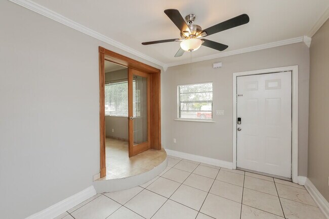 Building Photo - 5809 Buchanan St