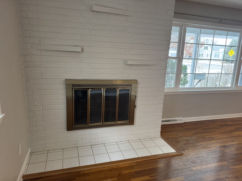 Building Photo - 3319 Marquette St