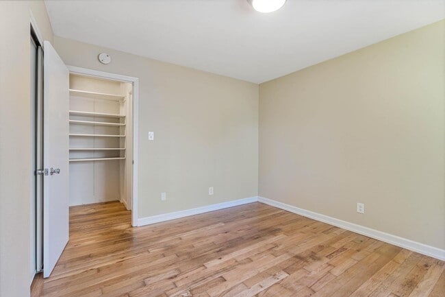 Building Photo - $300 off first month! Beautifully remodele...