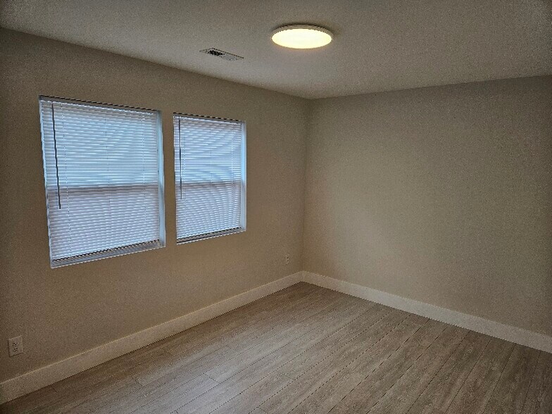 Building Photo - 2044 Sandy Ford Rd