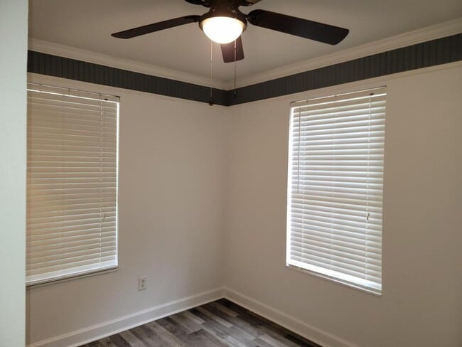 Building Photo - 18499 Shady Side Dr
