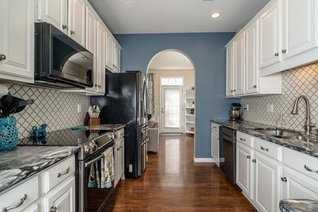 Building Photo - Spacious Luxury Townhome! Outstanding Location!