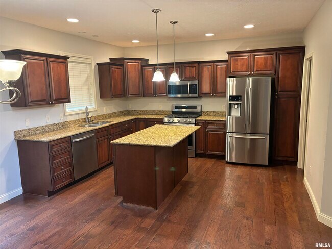 Building Photo - 2315 W Paddington Ct