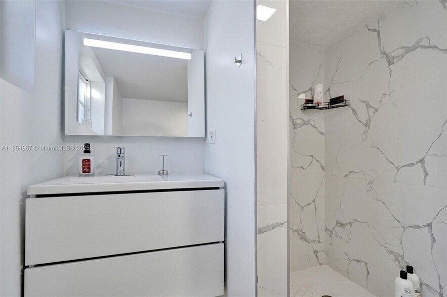 Building Photo - 1904 SW 28th St