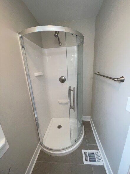 Building Photo - 1585 E 32nd St