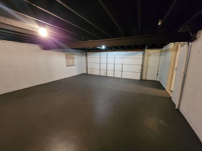 Building Photo - AVAILABLE NOW! Liberty Home 3 Bed 2 Bath 2...