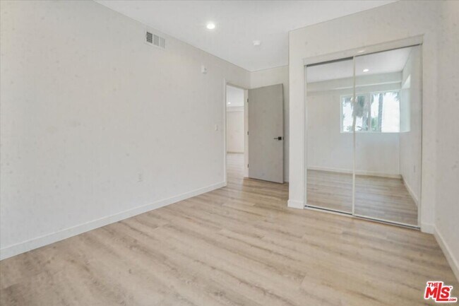 Building Photo - 10918 Camarillo St
