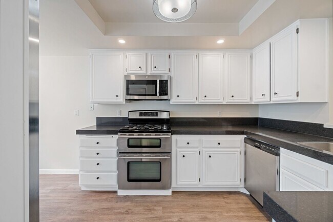 Building Photo - San Diego Desirable Del Cerro - APRIL FREE - 3 bed / 2 bath Attached Home w Garage, Patio, and A/C