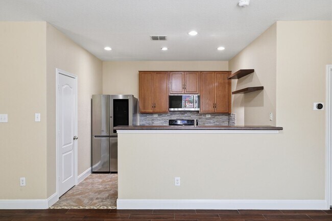 Building Photo - Updated Home with Office and Open Layout