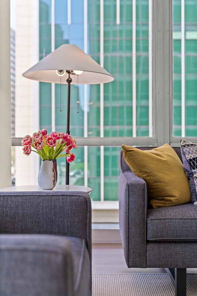 Building Photo - 340 W Diversey Pkwy