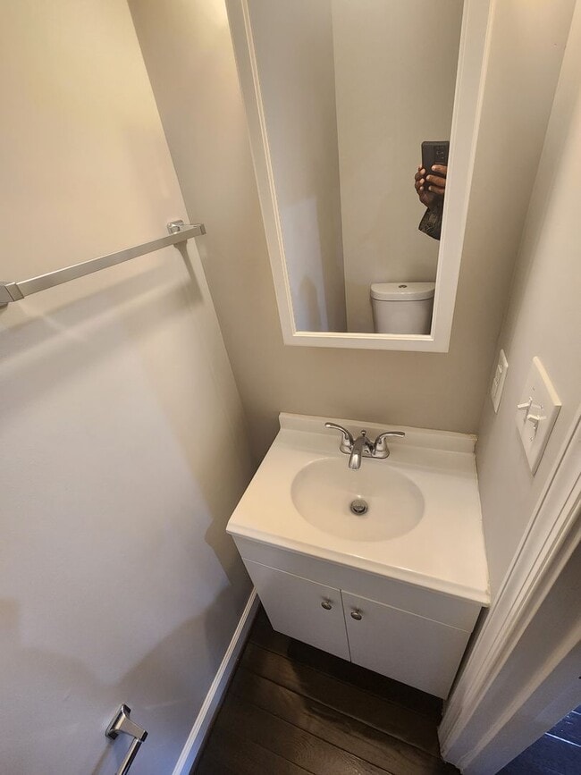 Building Photo - Beautiful Home in West baltimore