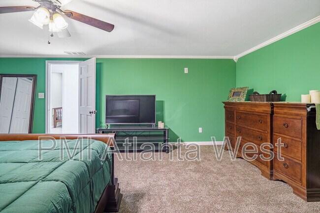 Building Photo - 2215 Spalding Dr