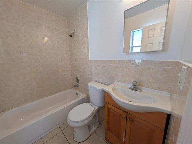 Building Photo - 140 NW 40th St