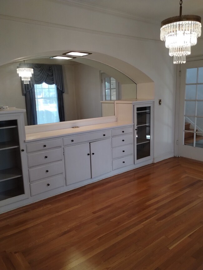 Building Photo - 1240 McKendrie St