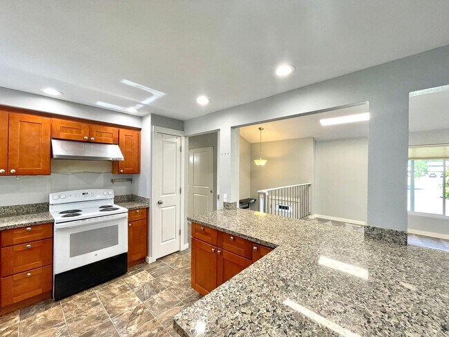 Building Photo - SIlverlake SFH with AC for rent
