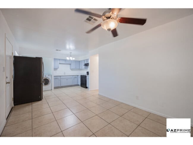 Building Photo - Step into this inviting 3/1 Phoenix Apartm...