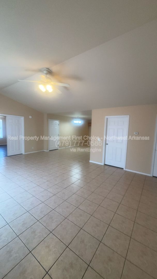 Building Photo - 790 Appleridge Dr