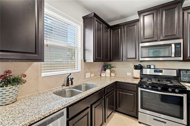 Building Photo - 504 Cinnamon Teal Ln