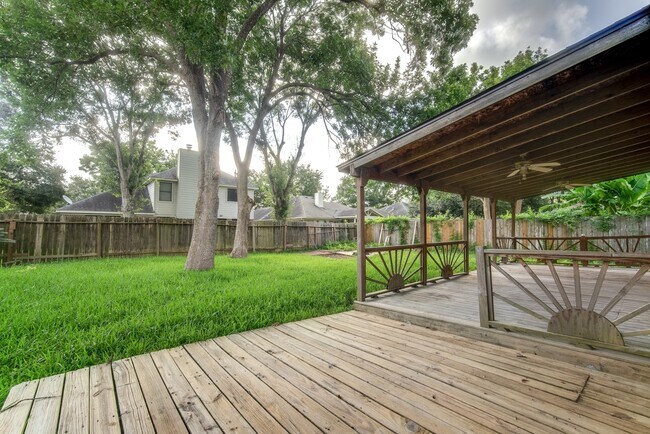 Building Photo - 17143 Summer Hollow Dr