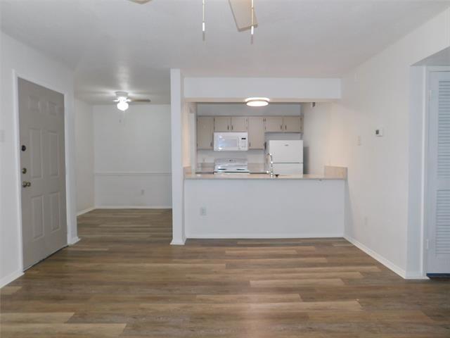 Building Photo - 218 N Texas Blvd
