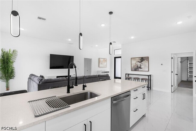 Building Photo - 2608 25th St W