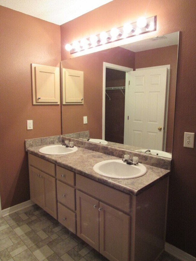 Building Photo - Centrally located with easy access to base...