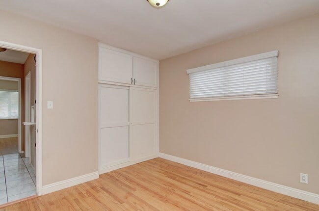 Building Photo - 3-Bed Signal Hill House for Lease