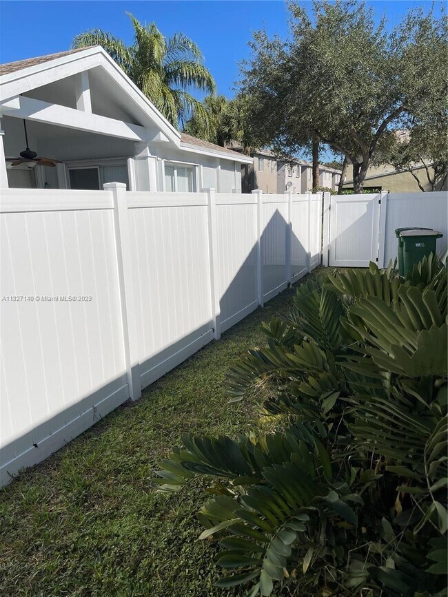 Building Photo - 5893 Plum Harbor Cir