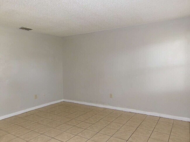 Primary Photo - I bedroom Available in Auburndale
