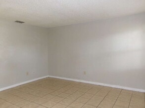 Building Photo - I bedroom Available in Auburndale