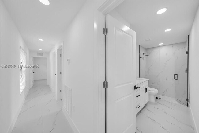 Building Photo - 4986 Fairway Ct