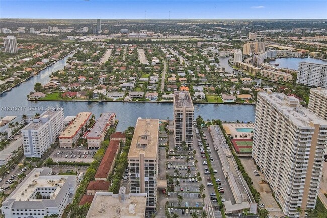 Building Photo - 2017 S Ocean Dr